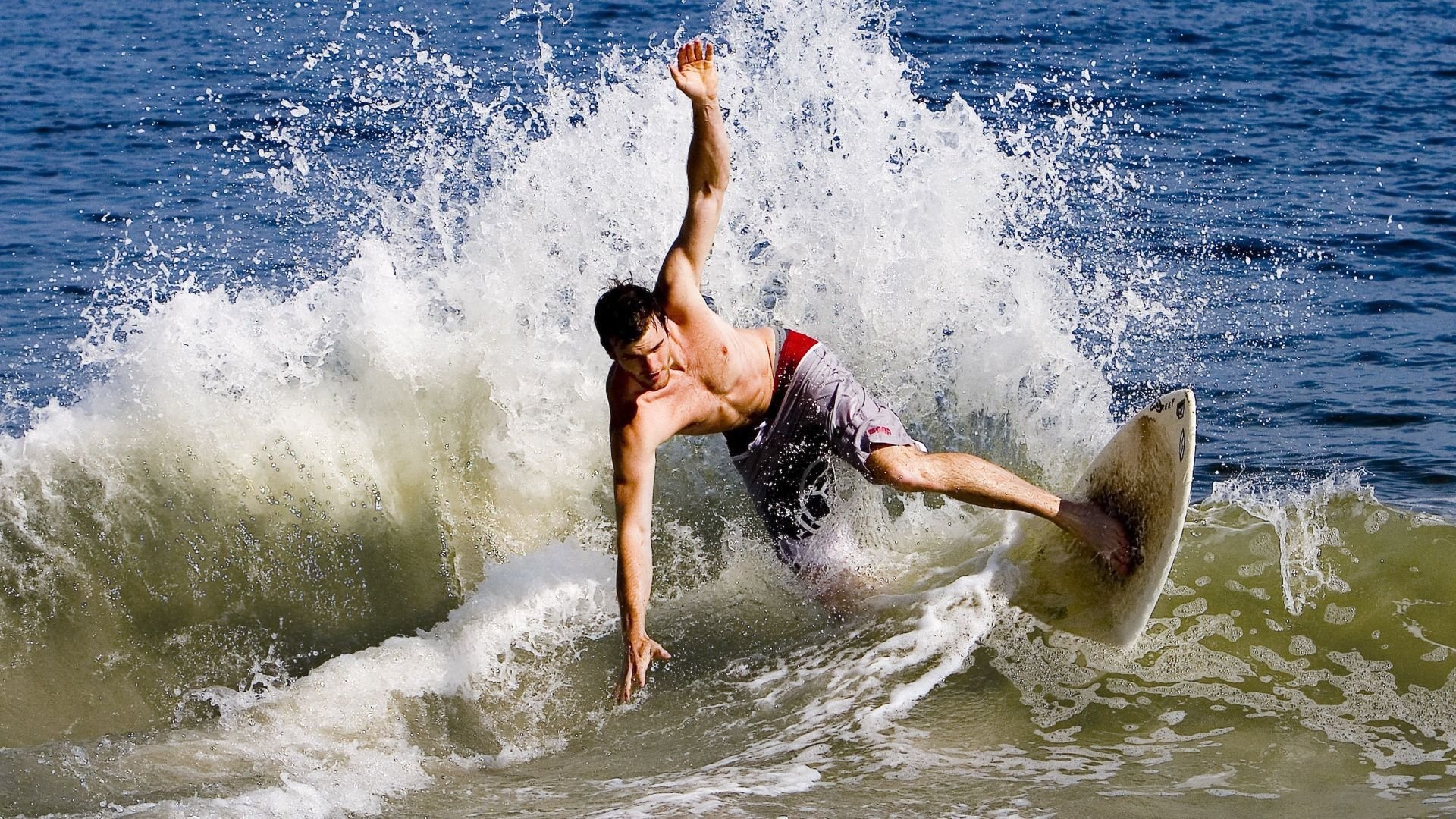 9游app-体育明星积极参与公益活动传递正能量，体育明星赞助案例